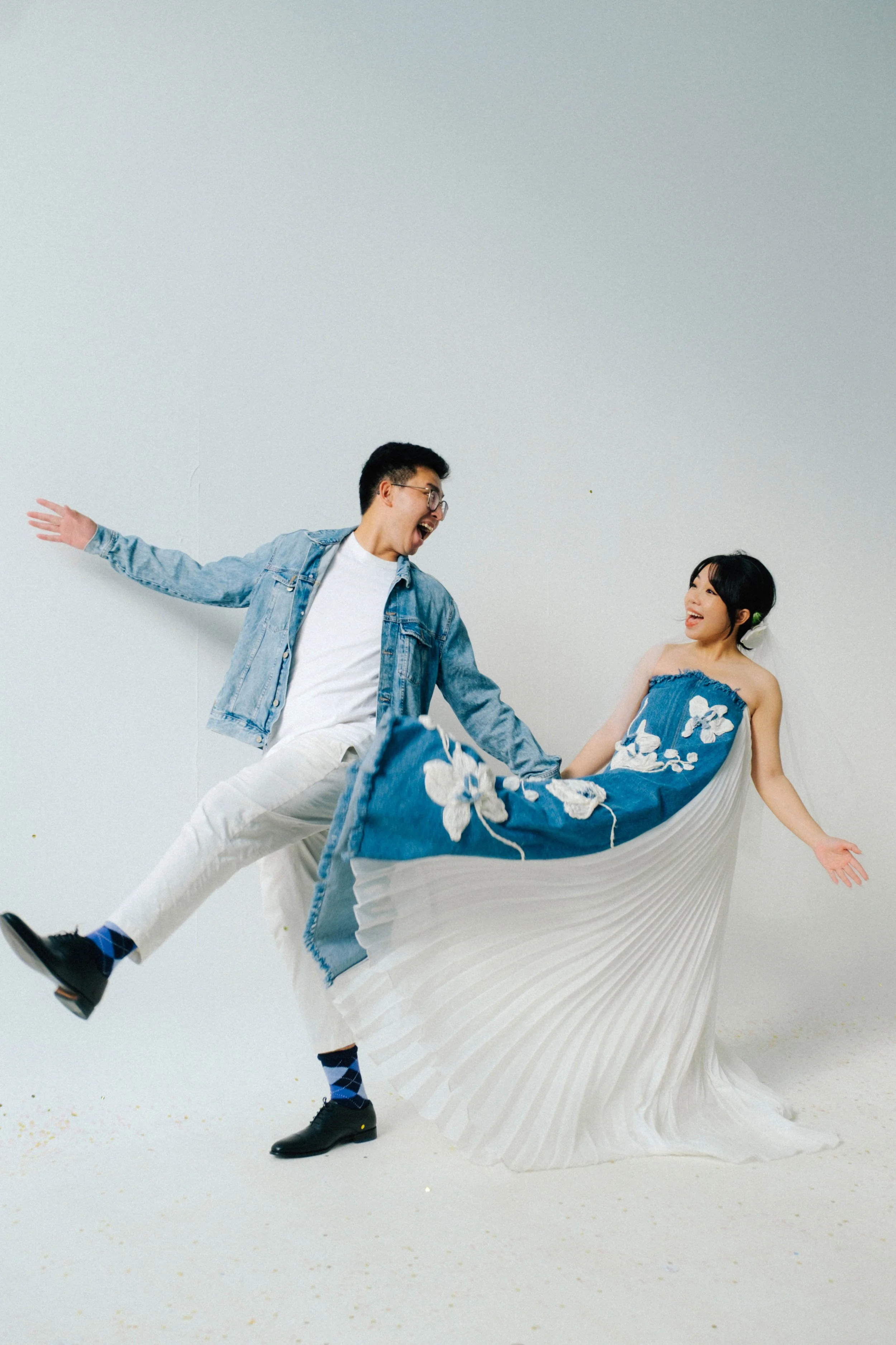 Xuân & Hiếu, Minimalist & Artistic Studio Pre-wedding Session — Pham Si Luan Photography (34)