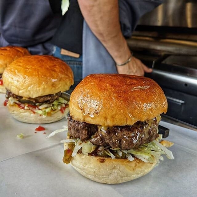 Our van pre-orders are OPEN! Find us HERE this week 👇🏻 Just hit the link in our bio to order. Last Friday in Haddenham we sold out of slots so if you would like a burger from the van this week, be lively! 🏃🏽&zwj;♀️🏃🏿&zwj;♂️🏃🏼
.
Wed: @foodpark