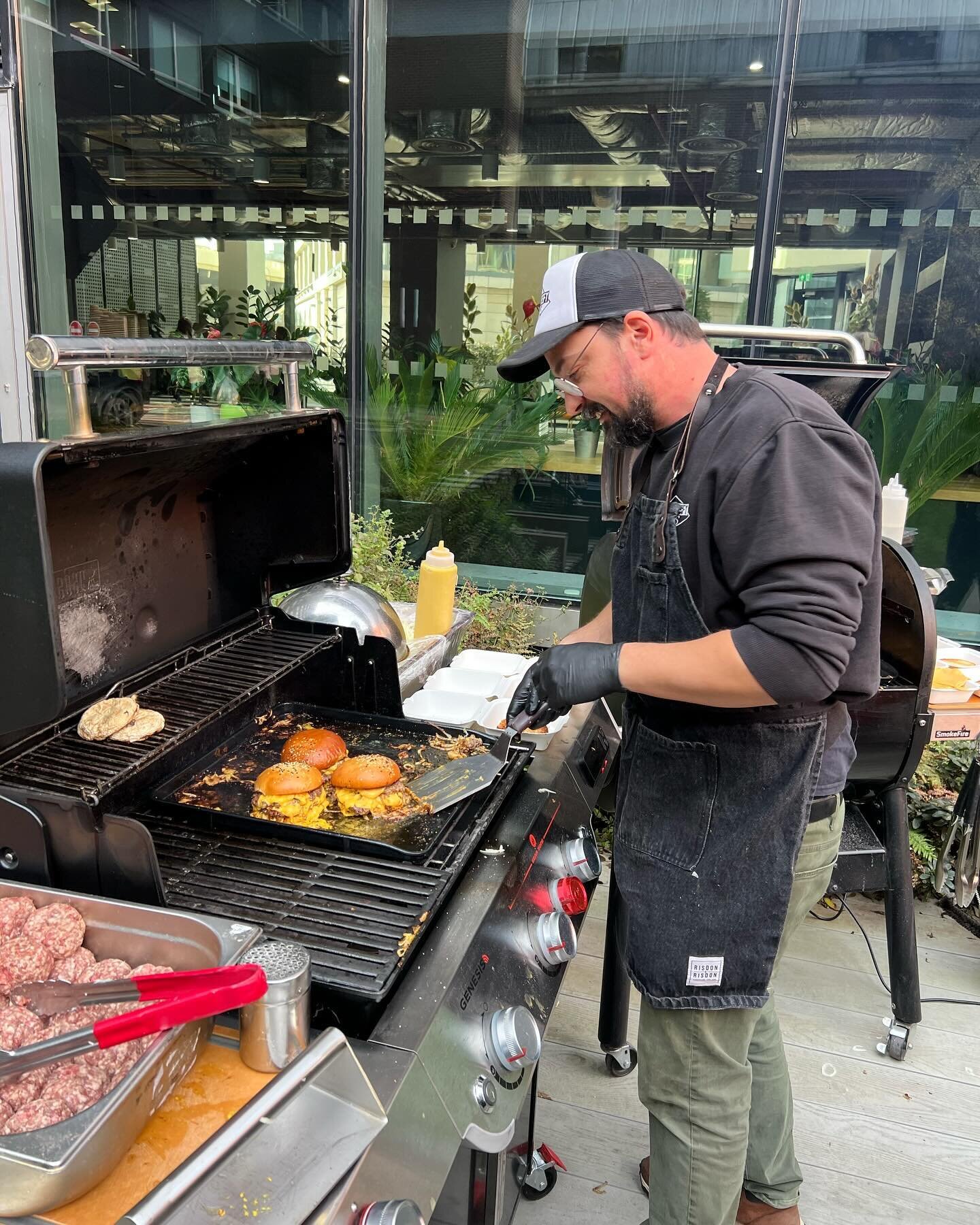 Huge thanks to the mighty @thebeefyboys for coming to the @weberuk London office yesterday to cook up the team lunch. We absolutely loved it! Thanks @murffromthebeefyboys and @apethree - you guys are the best. Much love 🔥🥰🍔