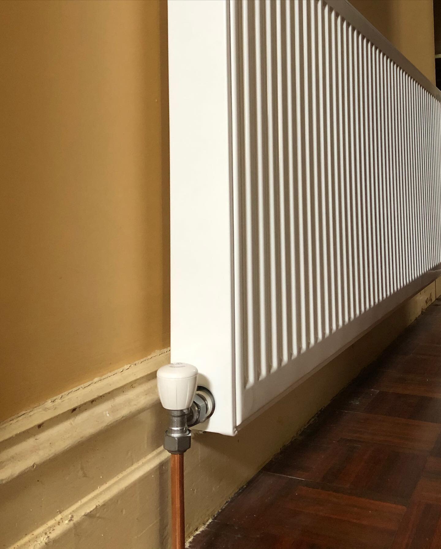 Timor Street job complete ✅

Time for the customers to enjoy their new heating. The panels and towel rails look 👌🏽 👌🏽 they also requested the copper pipe for something different, good choice! 🔥

#inahurrycallgurry #huntinstall #plumber #plumbing