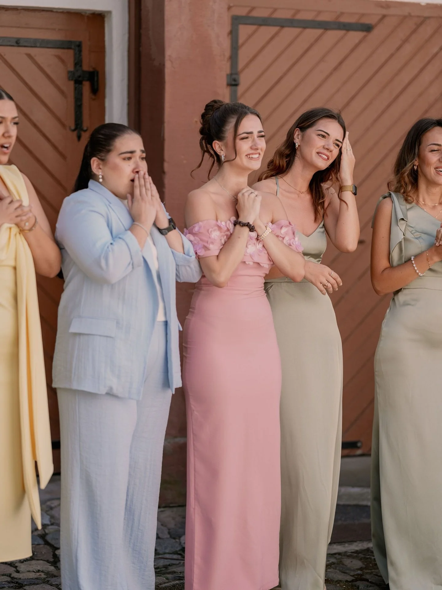 Sharing some golden moments from last summer from E&amp;A&rsquo;s wedding. I hope they can feel the love that surrounds them looking back at these pictures. 

#weddingphotographergermany #hofguthohenstein #hochzeitsfotograffrankfurt #hochzeitsfotogra