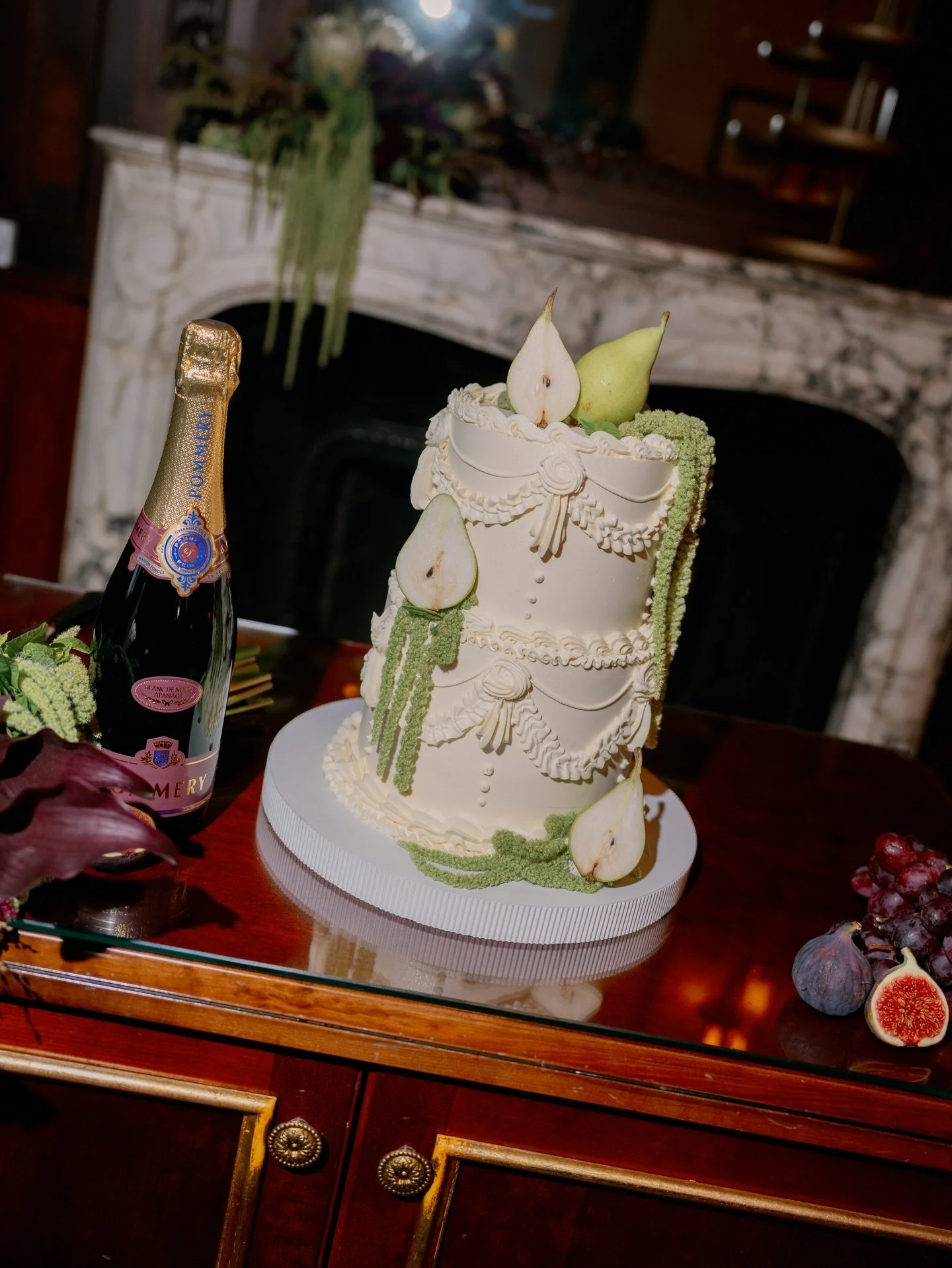 Celebrating your love with the people who matters most! All how gorgeous is this poached pear cake by @tonya_bakerylab 
Photo&amp;Planning: @lorenetheodora 
Flowers: @laonblumen 
Hair&amp;Makeup: @makeupbypatriciafuchs 
Kleid: @skalibridal 
Cake: @to