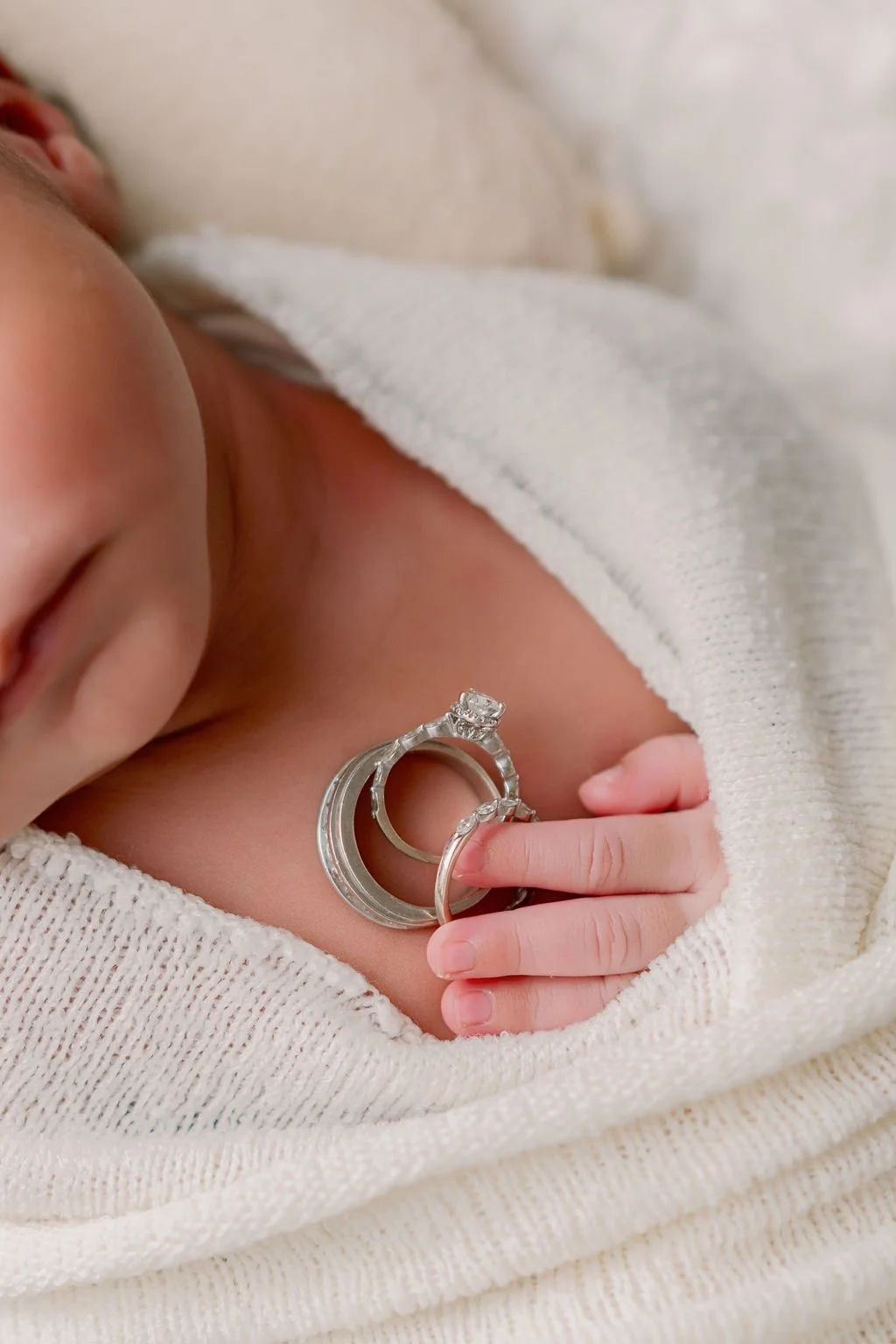 Ariya_Newborn_-49.jpg