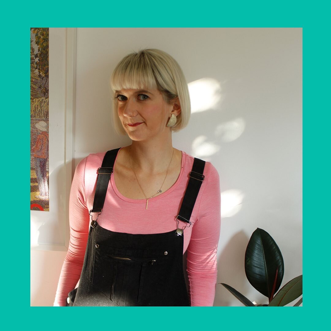​#marchmeetthemaker Day 11: Portrait

💚 Here&rsquo;s a rare photo of me taken under duress. This is how I look most days - dungarees have become somewhat of a work uniform as I can shove a hot water bottle down my front and carry it around the studi