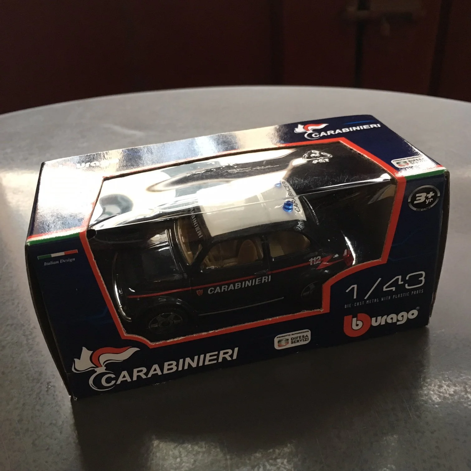 Fiat Nuova 500 Carabinieri 1:24 Model NEW RAY