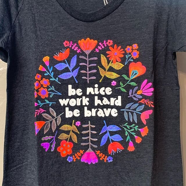 &ldquo;Be Nice, work hard, be brave.&rdquo; Seems like the perfect way to start a Monday off. Boho-tee from our fav @naturallife @daffevl #boho #teeshirt #daffwear #shoplocal #shopsmallbusiness #benice 💜✌🏽