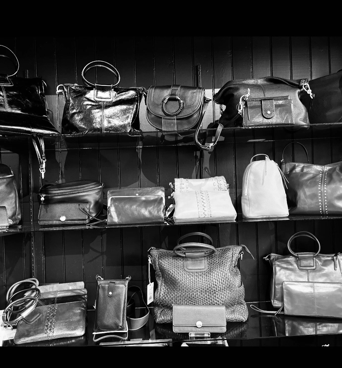 Hobo leather bags are known for their lush leathers and beautiful details. Treat yourself to a new piece this holiday season. @hobotheoriginal @daffevl