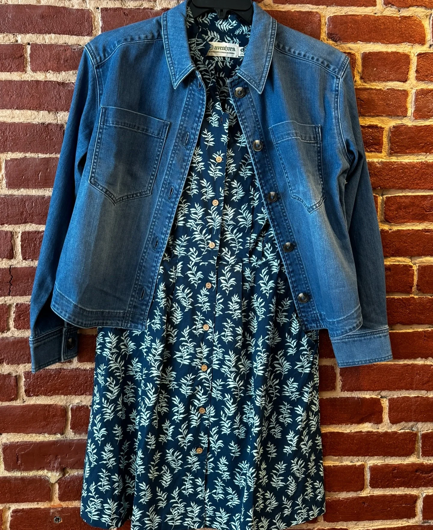 Bring on the dress and jean jacket weather ☀️☀️☀️ @daffevl @visitellicottville @aventuraclothing