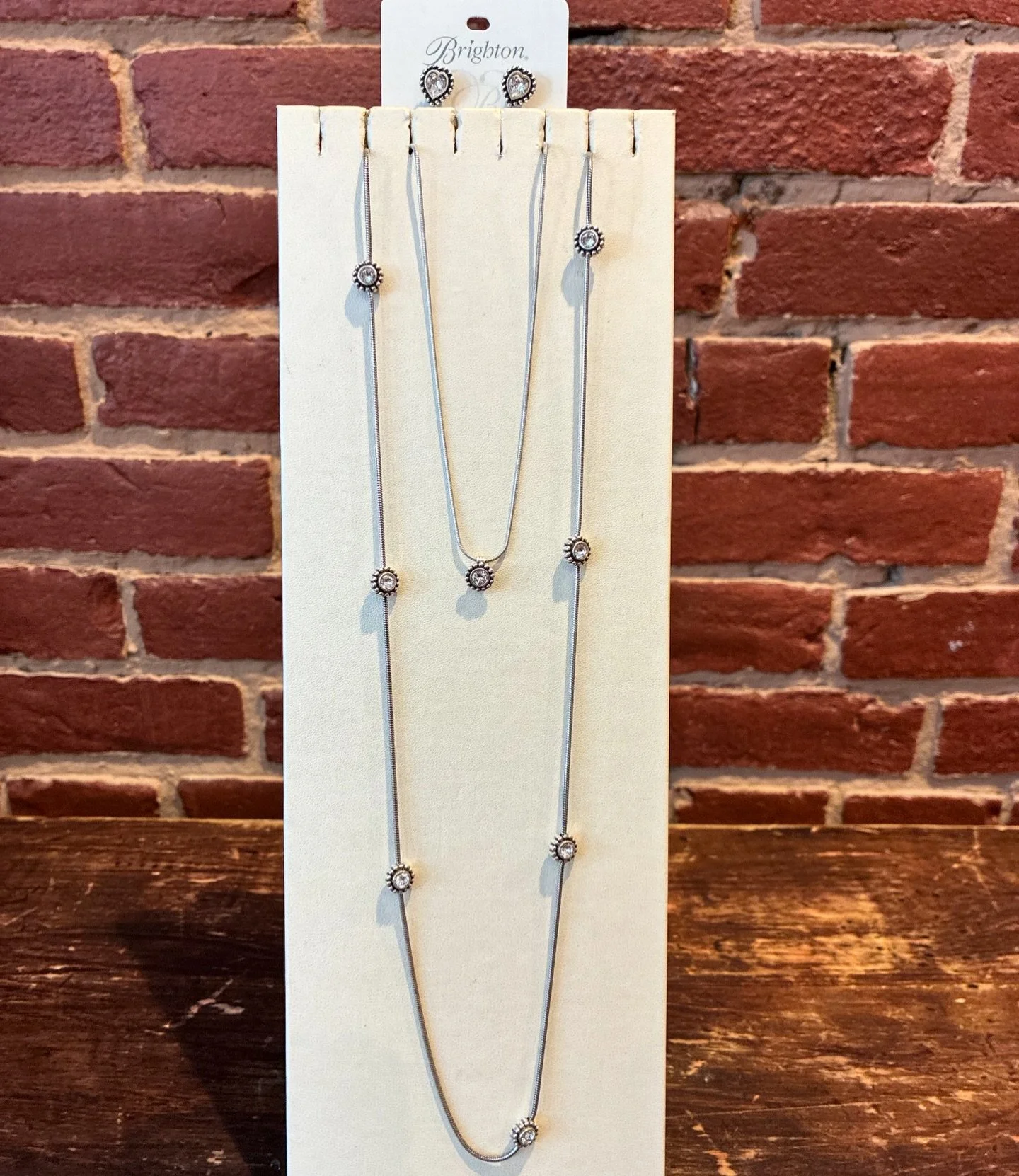 Mothers Day is this Sunday, May 10th and she loves all the jewels. @brightoncollectibles @daffevl #mothersday #giftideasforher #jewelry #necklace #earrings