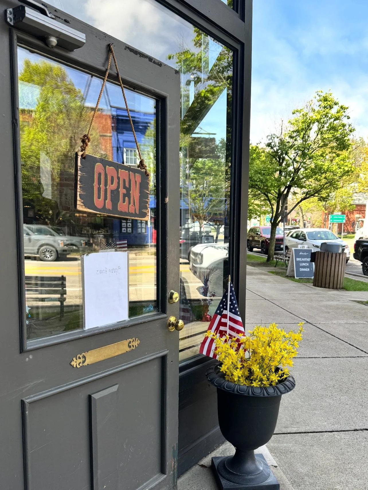 The sun is out and the doors are open. Come shop with us on this bluebird Friday. Open 11-5. #shoplocal #shopsmall #bluebirdday #fridayvibes #daffevl @daffevl @visitellicottville