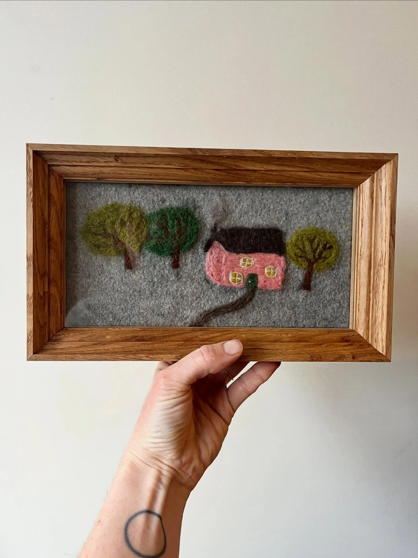 &lsquo;Peppercombe&rsquo;

How a place can inspire. 

Gwen made this beautiful needle felt picture onto an old felted jumper as a Christmas present for Russell&rsquo;s parents after staying at this little pink cottage. It also inspired a poem about P