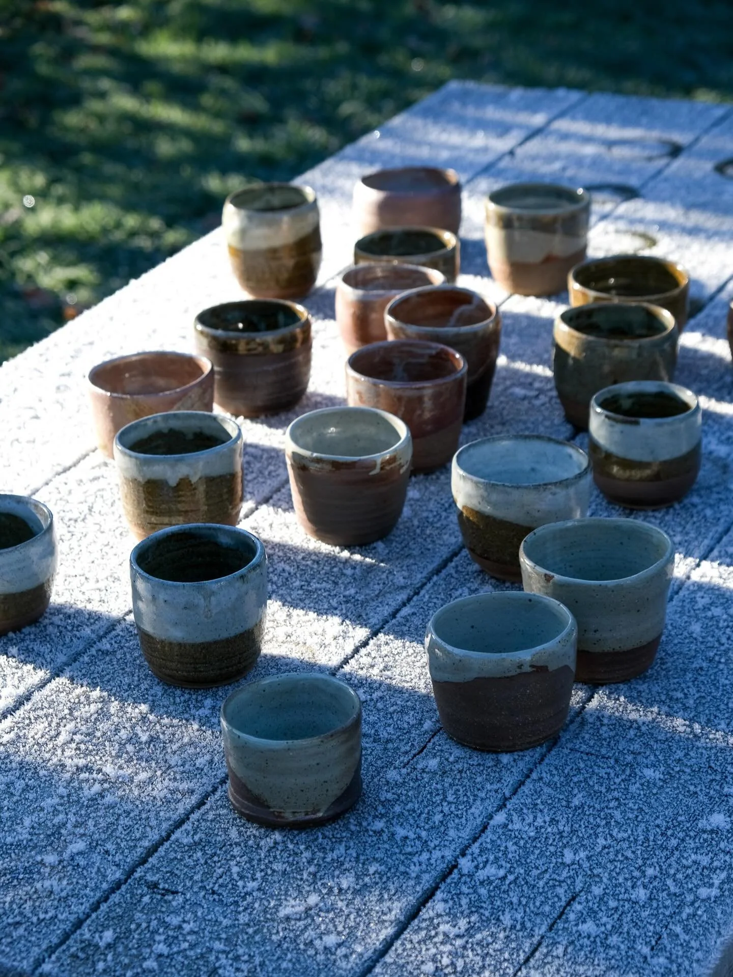 First wood fired beakers made from local Somerset clay. 

Donyatt clay with wood ash, rice ash and shino glazes, local to this place. 

A very happy time.

Thank you Douglas and Jennie Phillips for this special material and process and Seren Birtles 