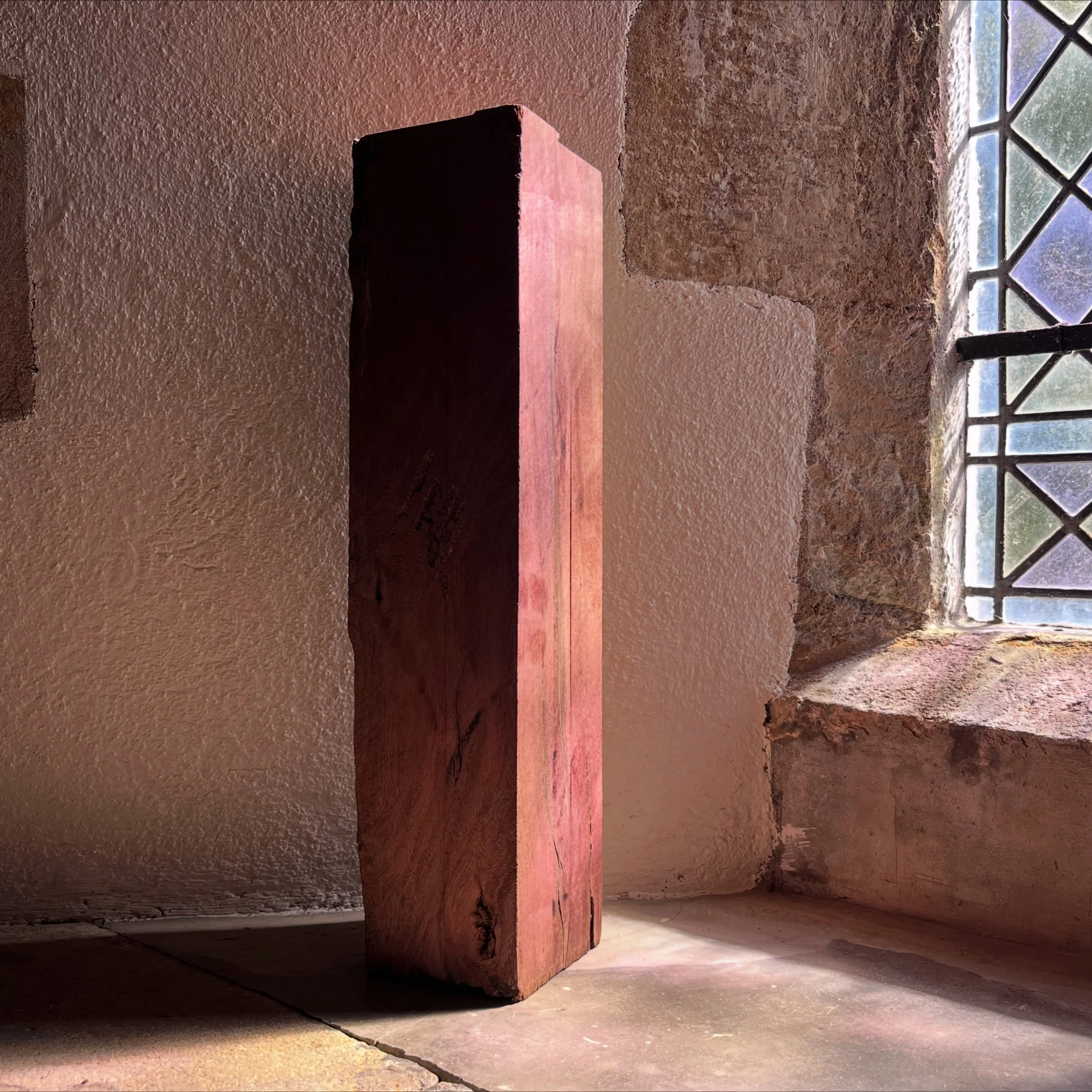 It was nice to cut away the years of railway weathering to expose the deep pinky red inside this reclaimed Jarrah railway sleeper. Russell is making it into a new carving mallet to replace his old one for upcoming work. 

Niall Hobhouse kindly gave u