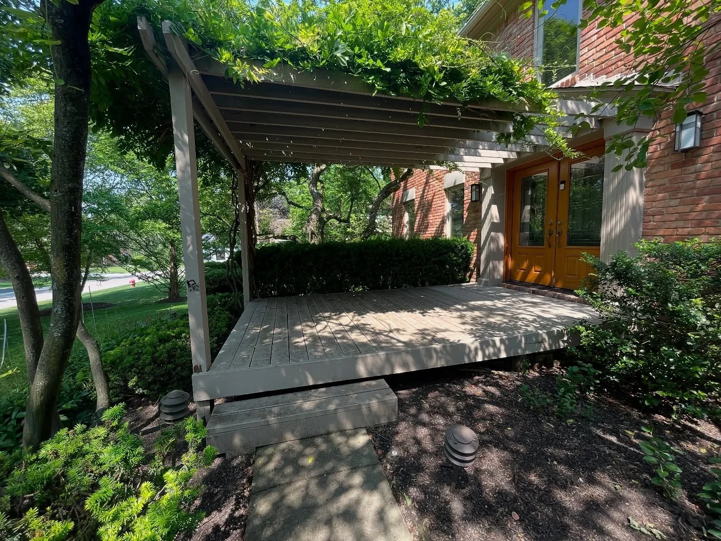 Wrapping up some beautiful projects lately&mdash; before &amp; afters, cleans finishes, and one unexpected snake encounter that definitely kept things interesting 🐍😬🤣

#buildingyouabetterdayoff #deckofthemonth @timbertechpros #timbertech #beforean