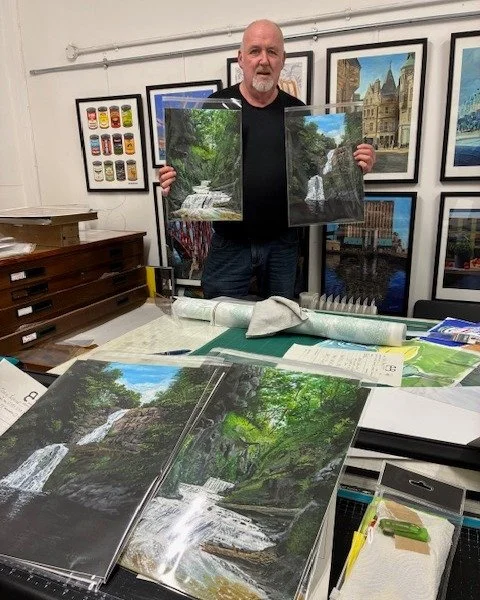 Tony Bonner popped into @bare_branding today to collect the prints he has had done for the Leith Art Market. His work will be available to buy on Saturday 21st March, so come down and have a browse!
@leithmarket @scottishartists