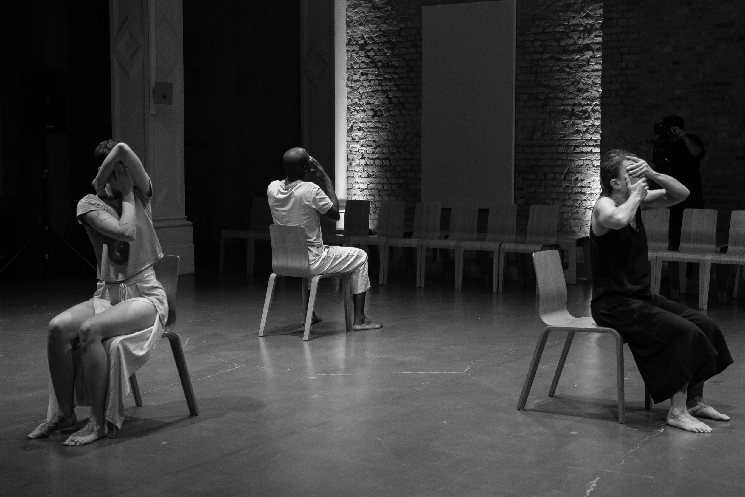 14 SMITH Terry Mirror2 Whitechapel Gallery 24-10-23 BW.jpg