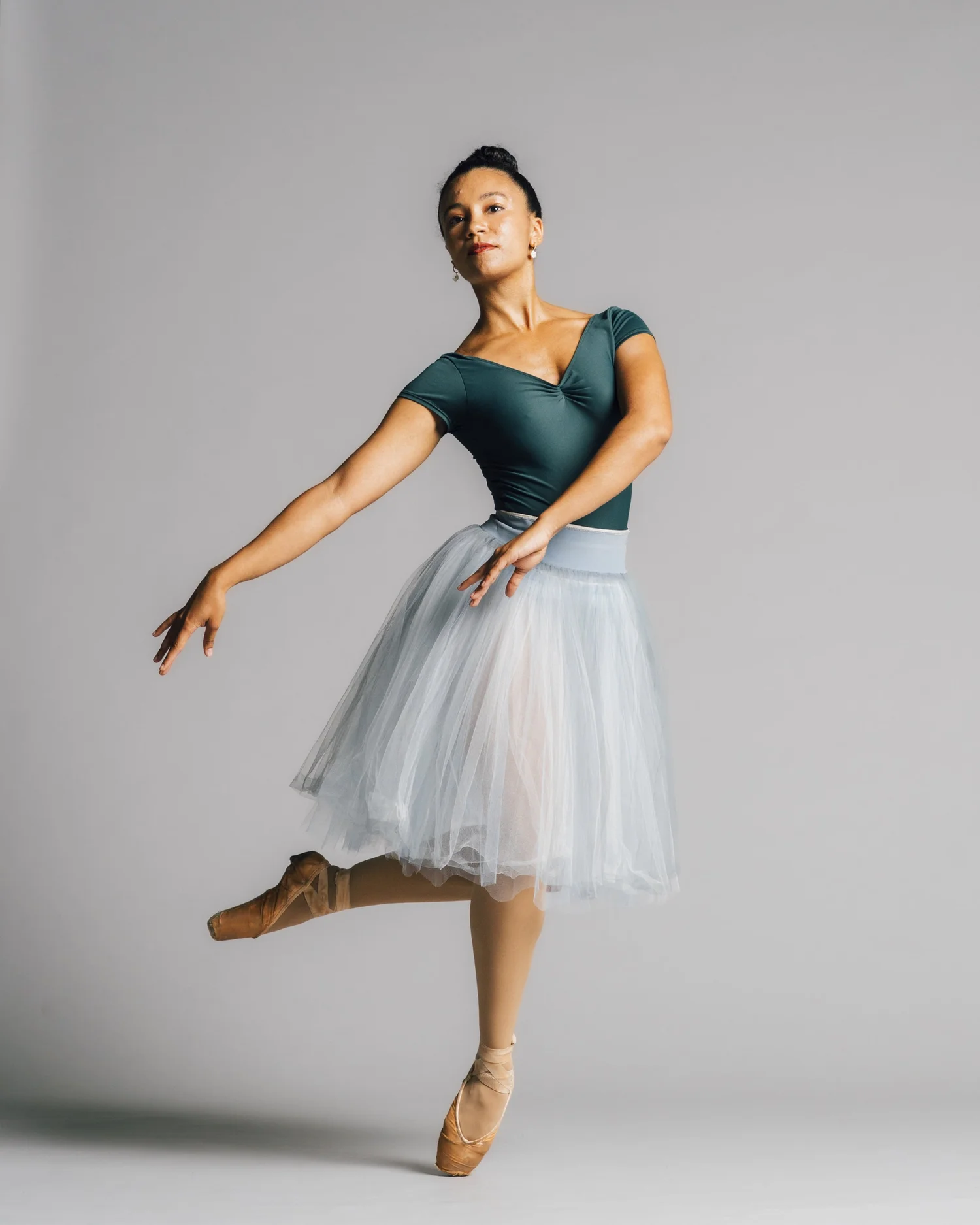 Conservatory alumna Autumn Stull performing with Ballet 5:8