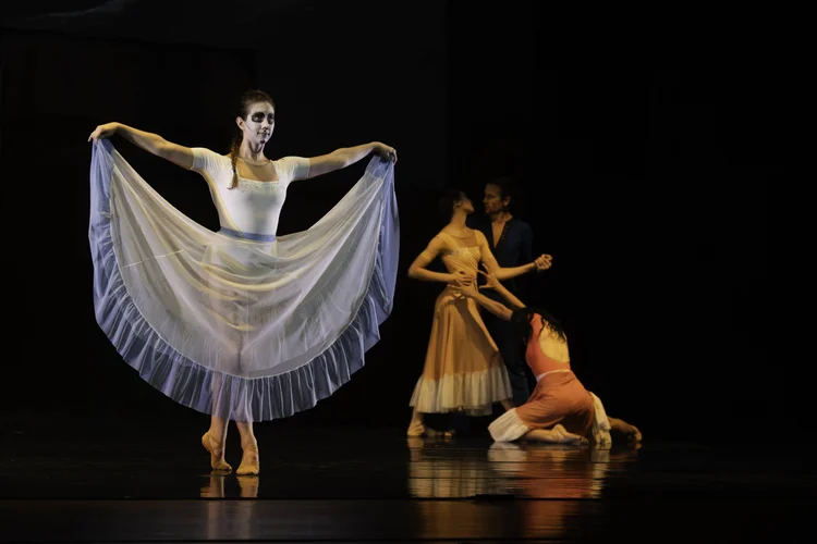 Ballet 5:8 La Llorona stage photo