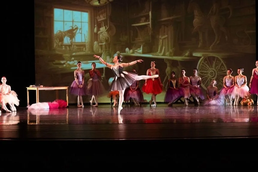 ¡Clases de Ballet Bilingües: Celebra la danza y la cultura!