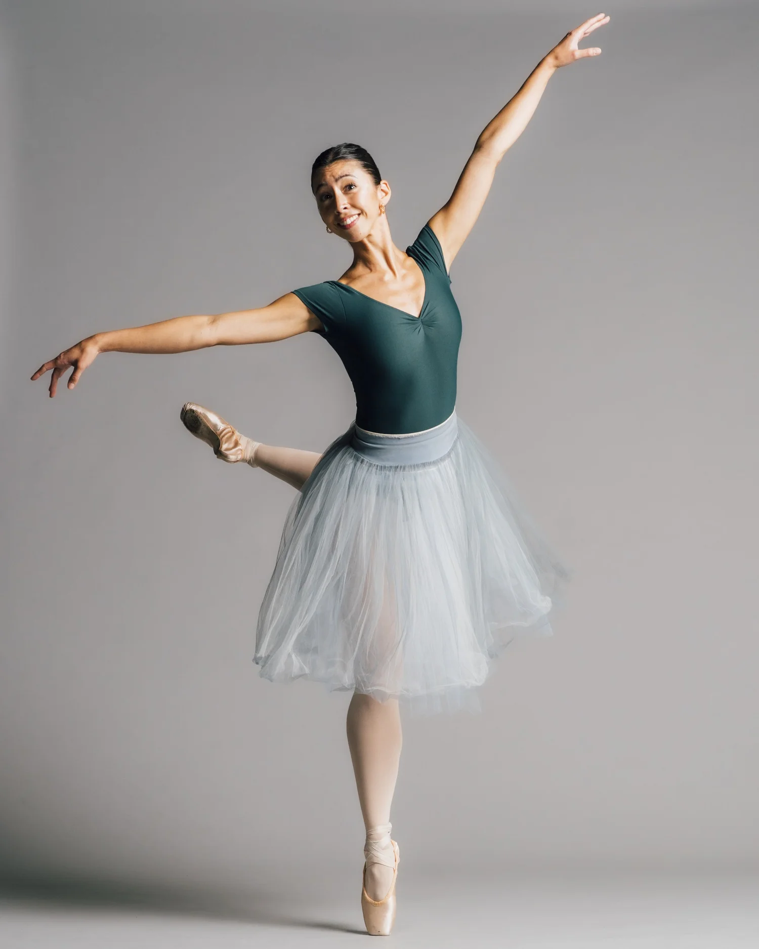 Conservatory alumna Sophia Yoo dancing with Ballet 5:8