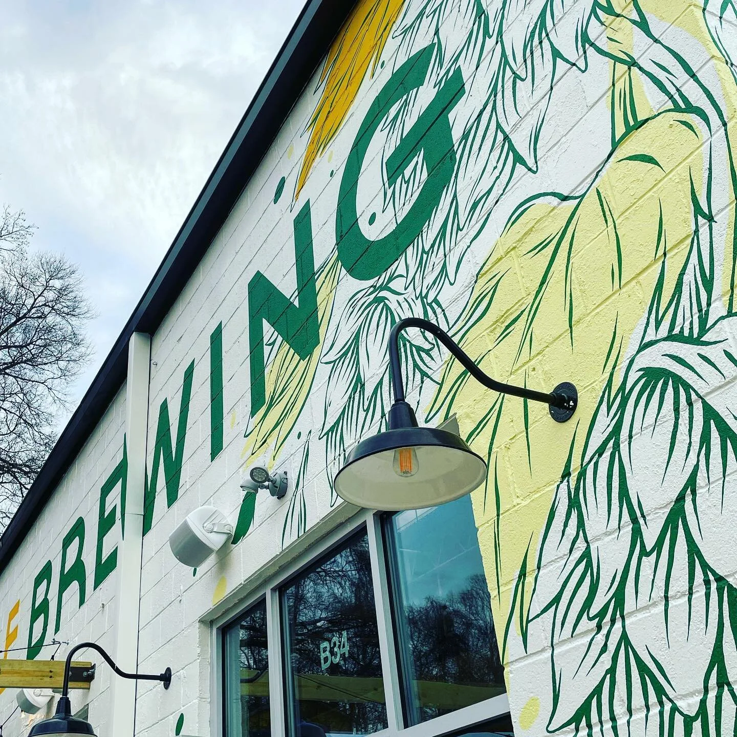 There&rsquo;s a new brewery in town... ok there&rsquo;s a new one every week in Atlanta, but this one also has yummy Argentinian inspired food. Like empanadas with chimichurri sauce. Elsewhere Brewing&mdash;fun decor, good food, local brews, and thei