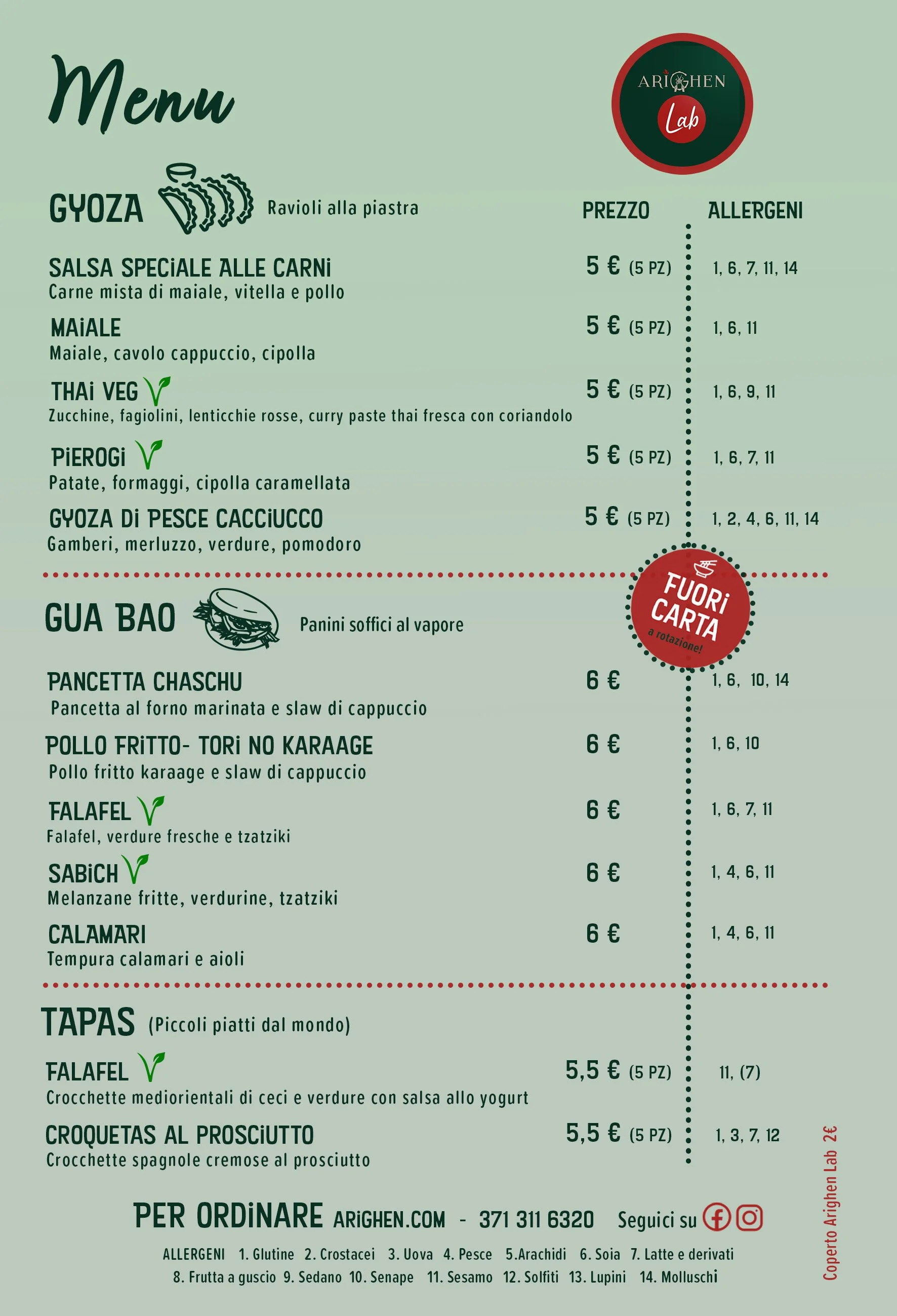 Menu di un ristorante con lista di piatti italiani come Gyoza, Salsa speciale alle carni, Maiale, Thai Veg, Pierogi, Gyoza di pesce cacciucco, Gua Bao, Pancetta chashu, Pollo fritto, Falafel, Sabich, Calamari, Tapas con prezzi e allergeni indicati.