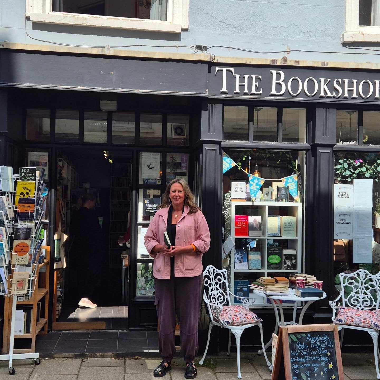 Grateful to @aberystwythpoetryfestival for hosting me today - it's amazing to me that no matter how large or small a festival is, it's the dedication of the folk behind the scenes that make them the brilliant connective power stations they are. So lo