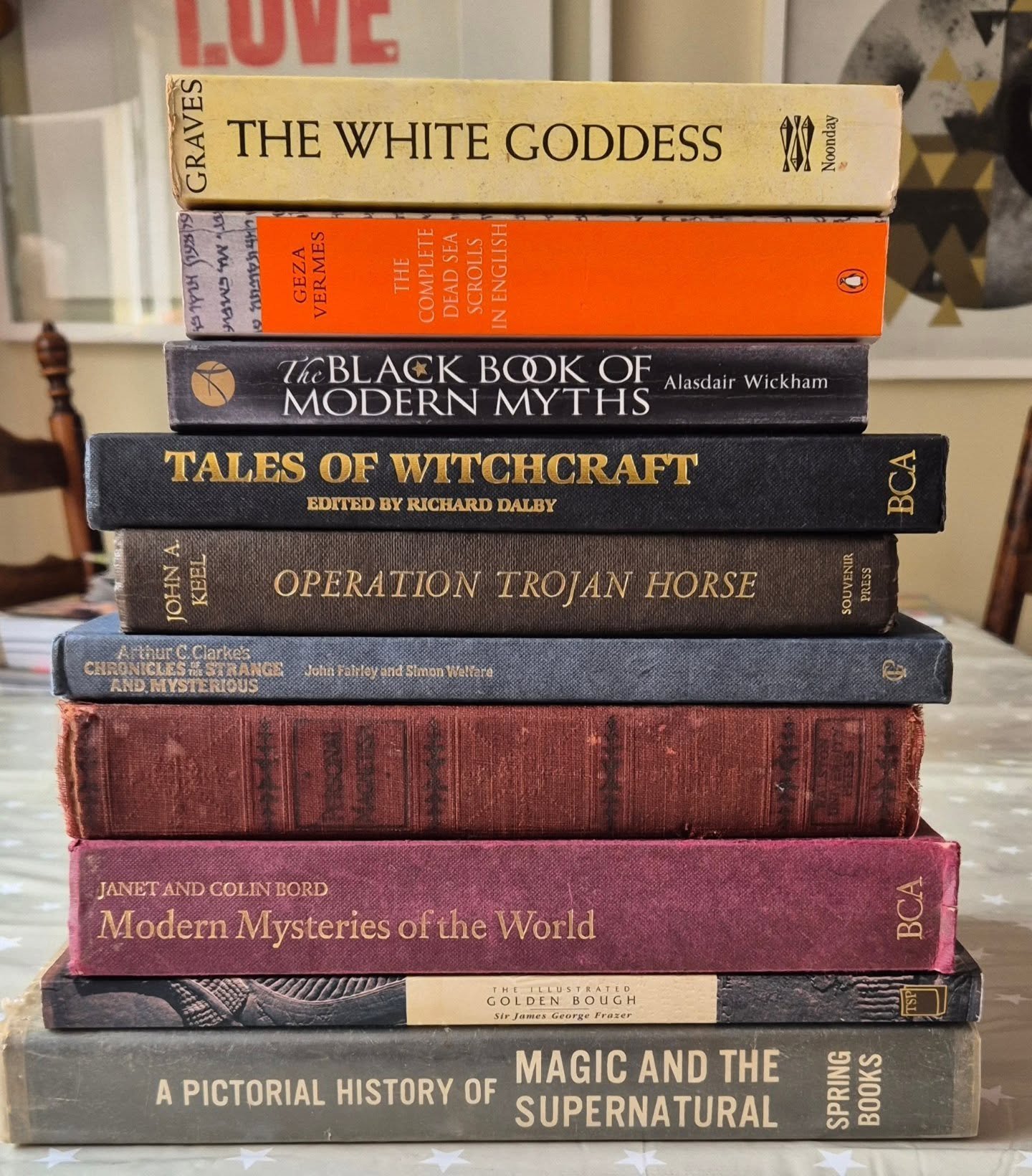 Thankful to Sarah for this fine donation of ... research tomes? 😂 especially looking forward to sorting out my Instantaeous Personal Magnetism 🧙 🪄 🧹 some absolute crackers in here 😋