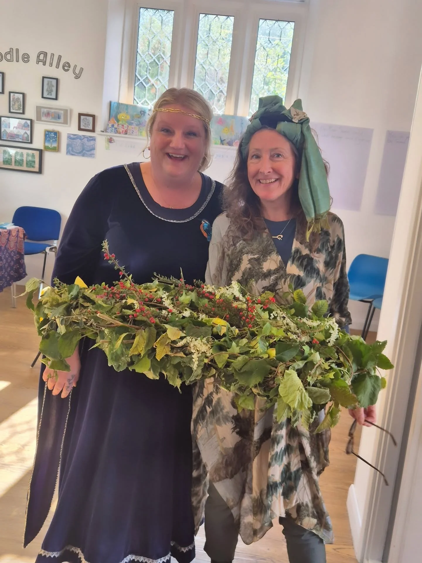 An afternoon celebrating the Severn, reanimating our relationship - shifting from dominance to partnership, honouring sustainable stewardship and calling for recognition of the right of the Severn to protection. I loved our rag taggle band of folk we