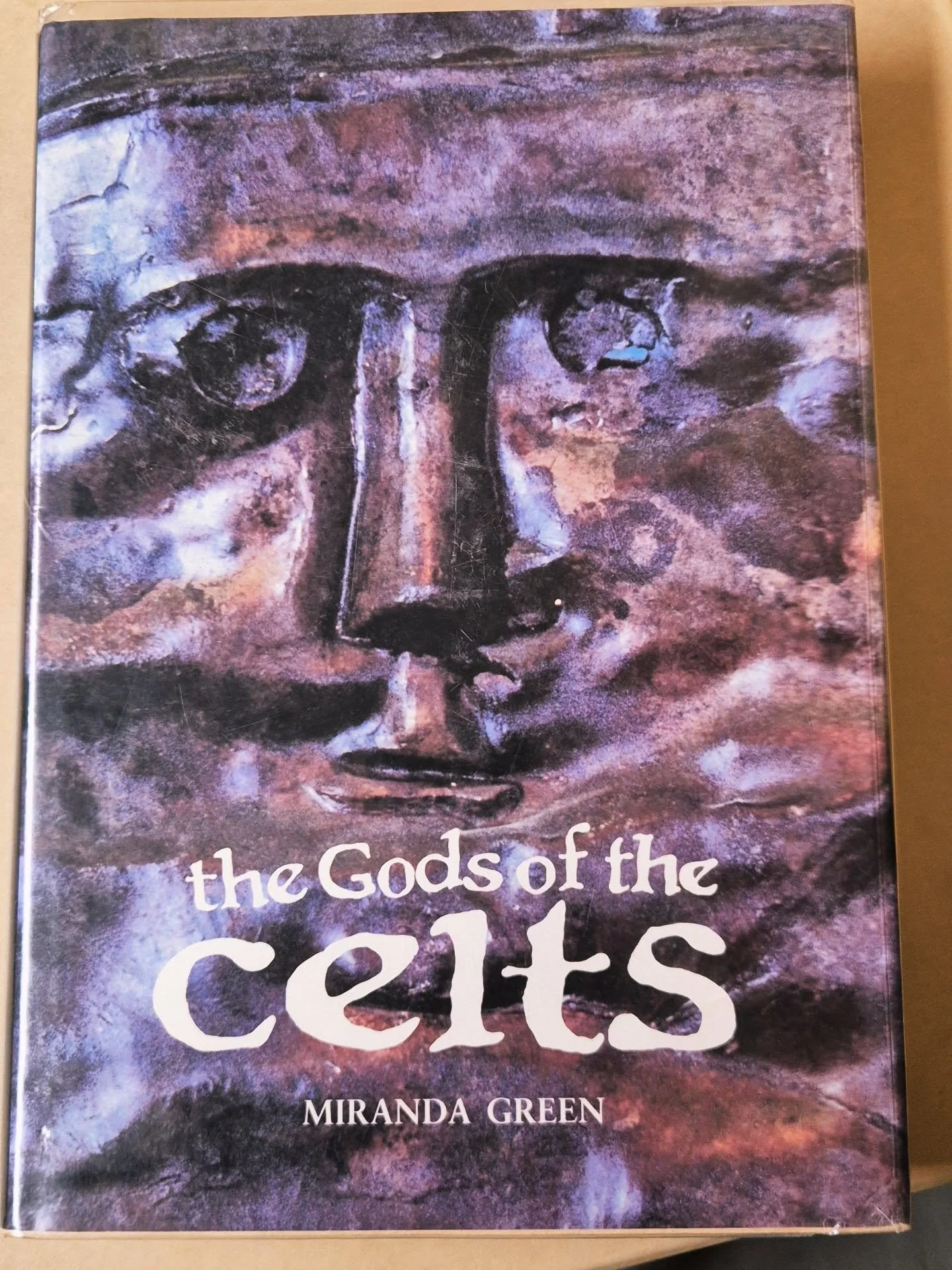Niche reading selections for February / head in the archives / all energy into writing, writing ✍️ 
.
#amreading