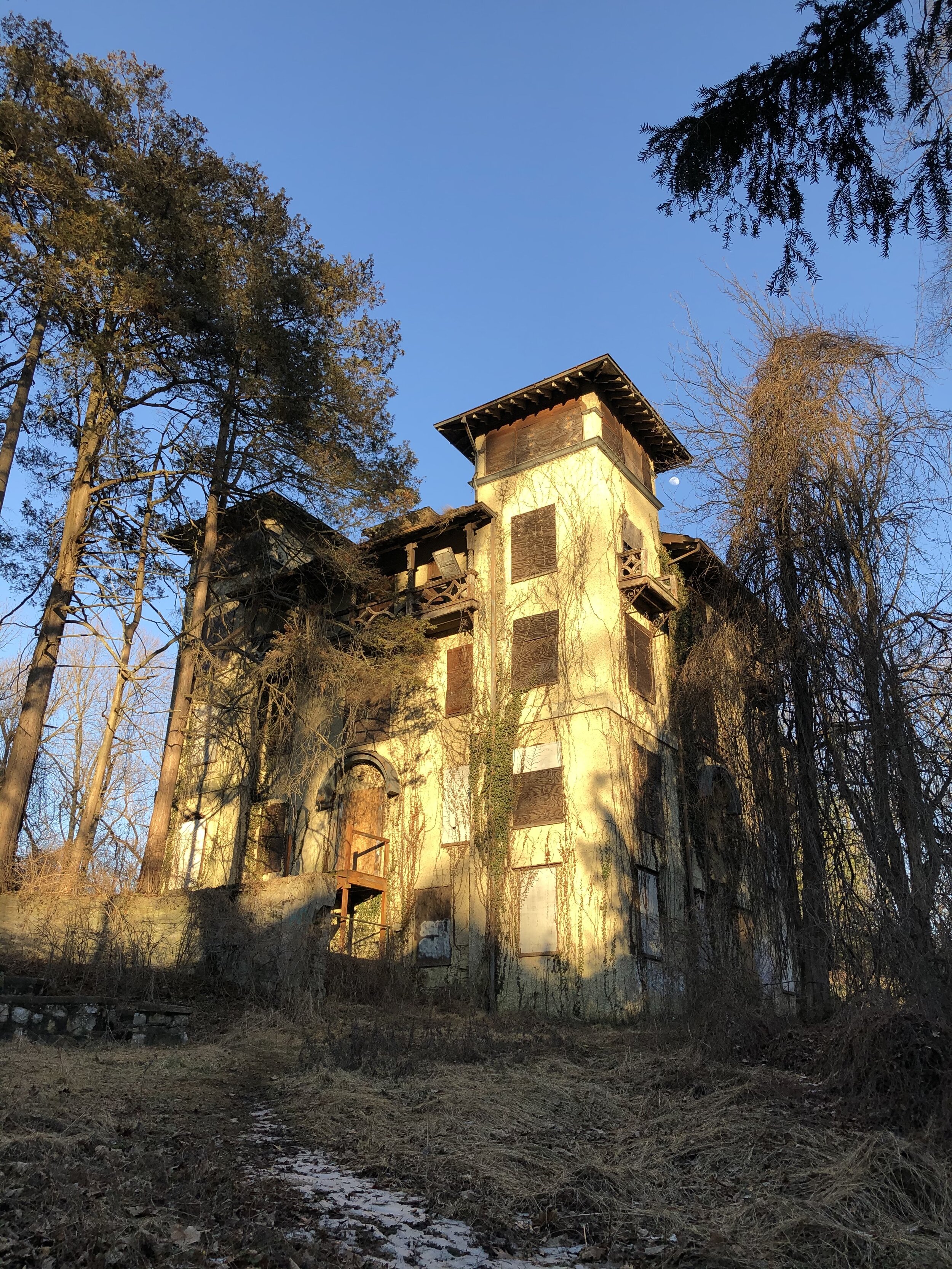Beth passes a mansion in Silver Spring.jpeg