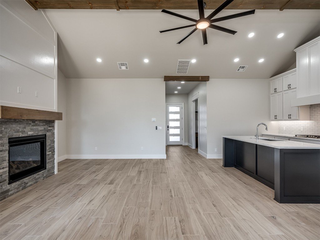 15208 Clubhouse Dr-14.jpg