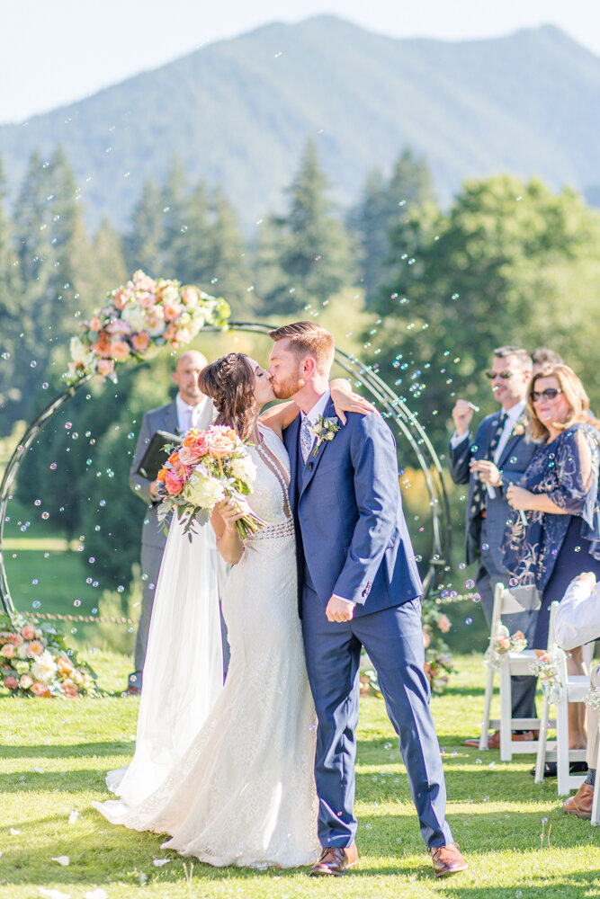 Mount Hood Oregon Resort Summer Wedding-64.jpg