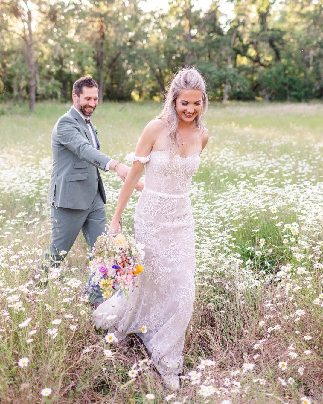 An intimate country celebration in the Pacific Northwest. 🏔️

Planning: @danibeeweddings
Venue: @mount_pisgah_weddings
Dress: @bhldn
Dessert: @platsdownbakehouse
Catering: @carteblanchecaterers
Entertainment: @hushfirepdx
Florist: @foxboundflowers