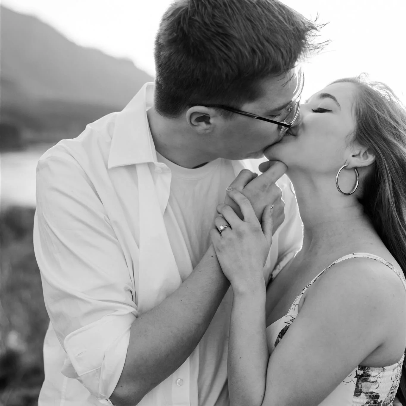 Sunsets in The Gorge are my fav 💕

#engagement #engaged #engagementphotography #pnw #columbiarivergorge