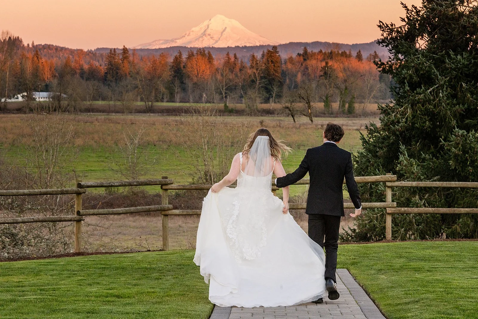 OakandHoodWeddingDay  (9).jpg