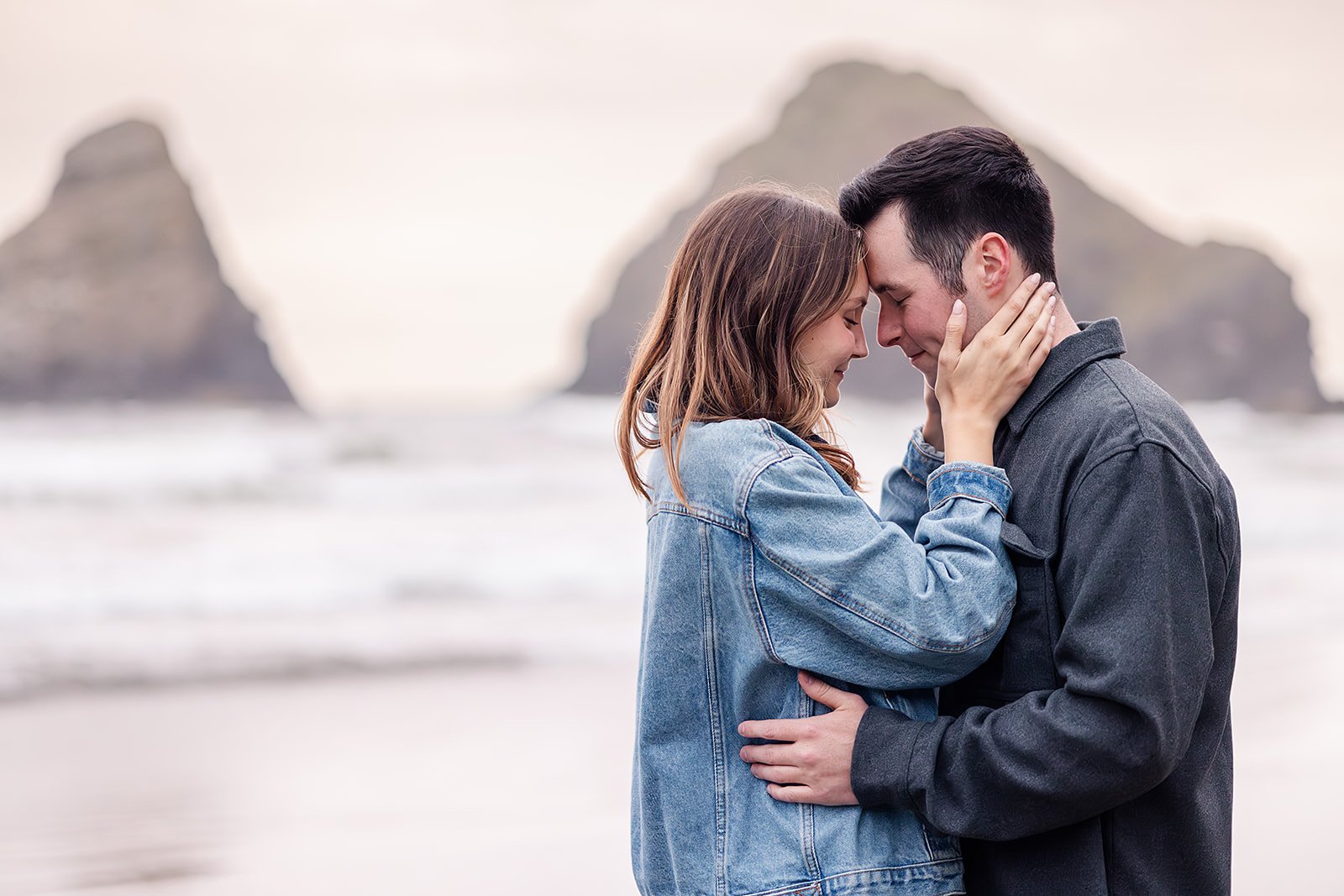 HecetaBeachandLighthouseEngagementSession_DomsFavs-24_websize.jpg