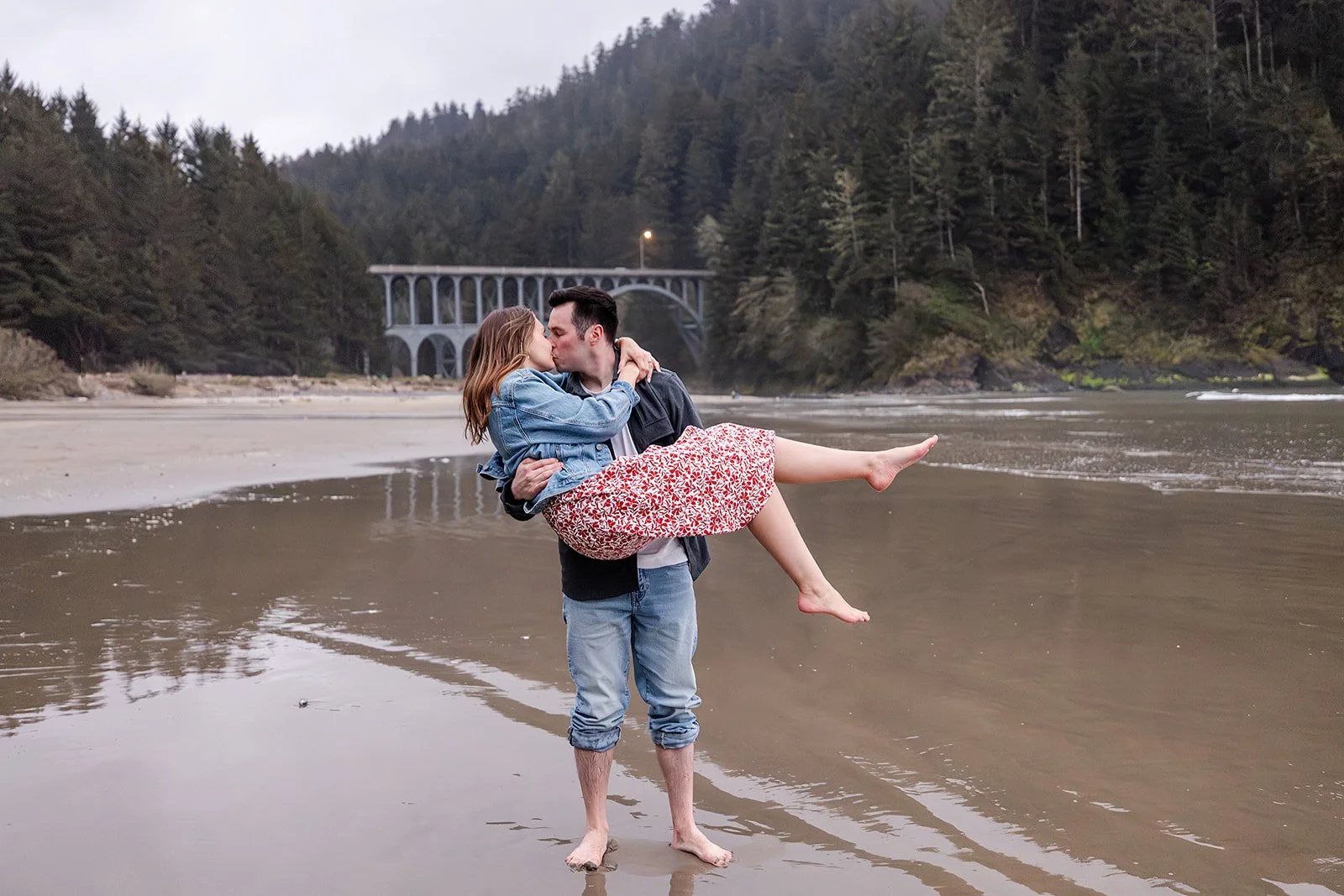 HecetaBeachandLighthouseEngagementSession_DomsFavs-27_websize.jpg