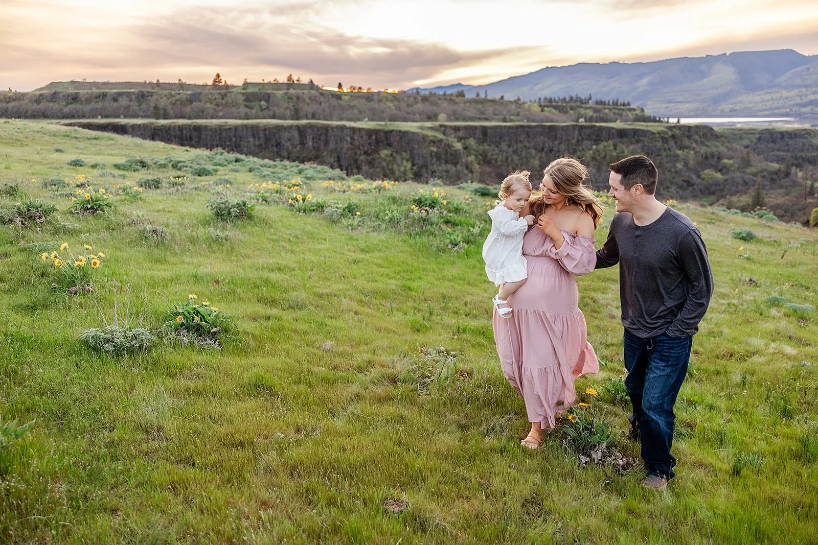 RowenaCrestMaternitySession (4).jpg