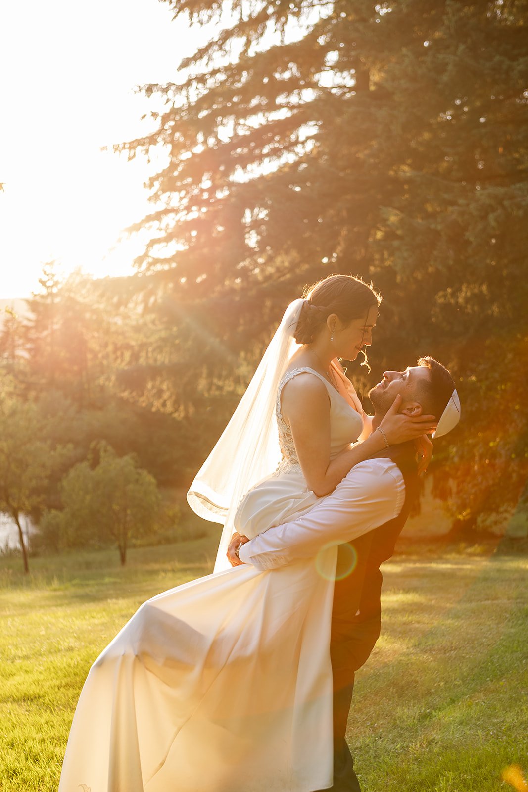 MeaghenandAlexWeddingDayBridalVeilLakes (18).jpg