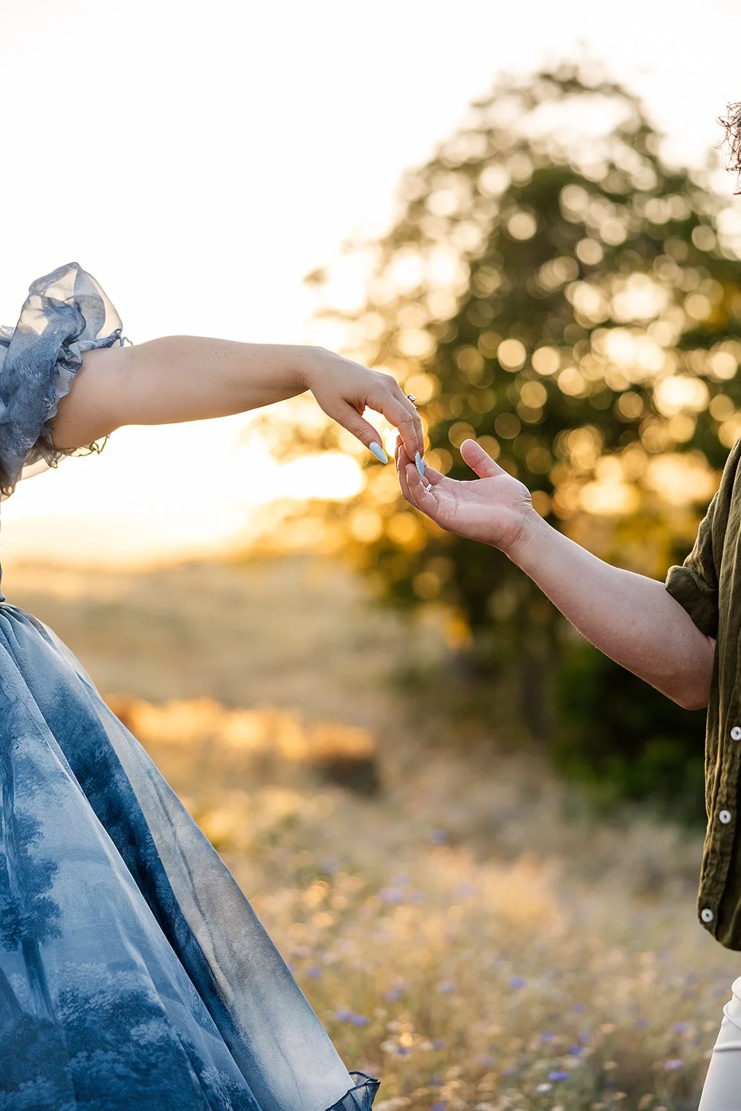 RowenaCrestEngagementSessionOregon (22).jpg