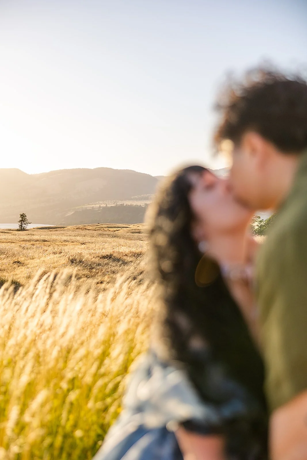 RowenaCrestEngagementSessionOregon (4).jpg