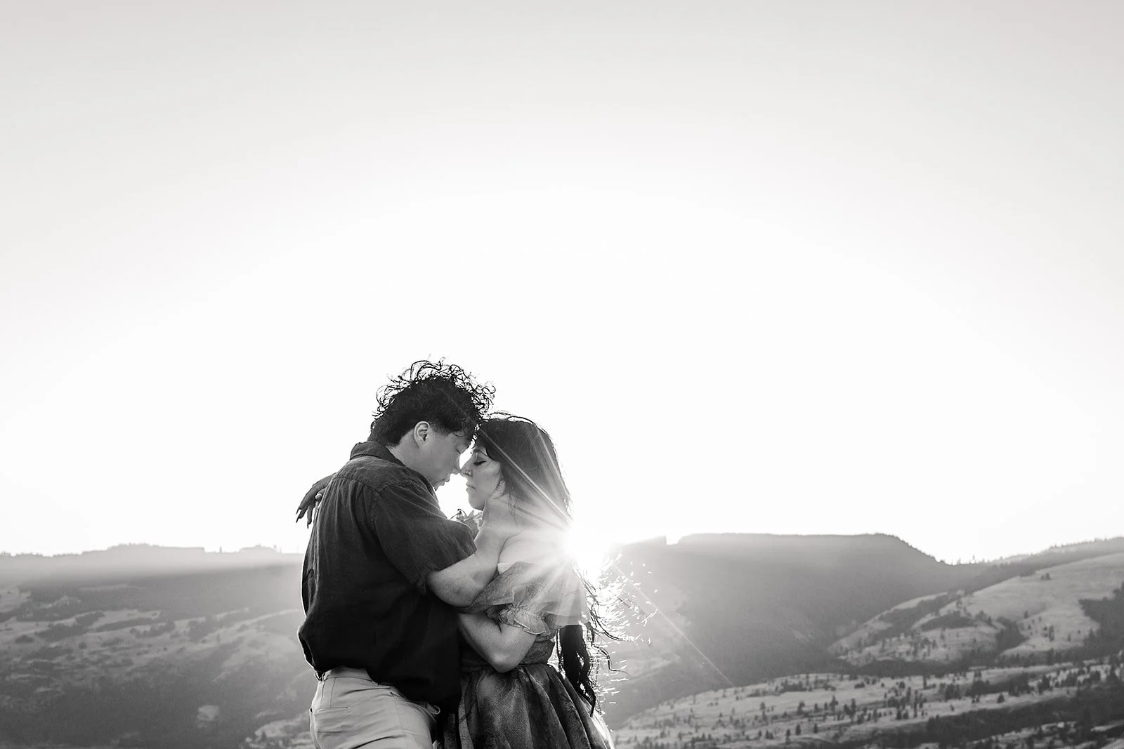 RowenaCrestEngagementSessionOregon (7).jpg