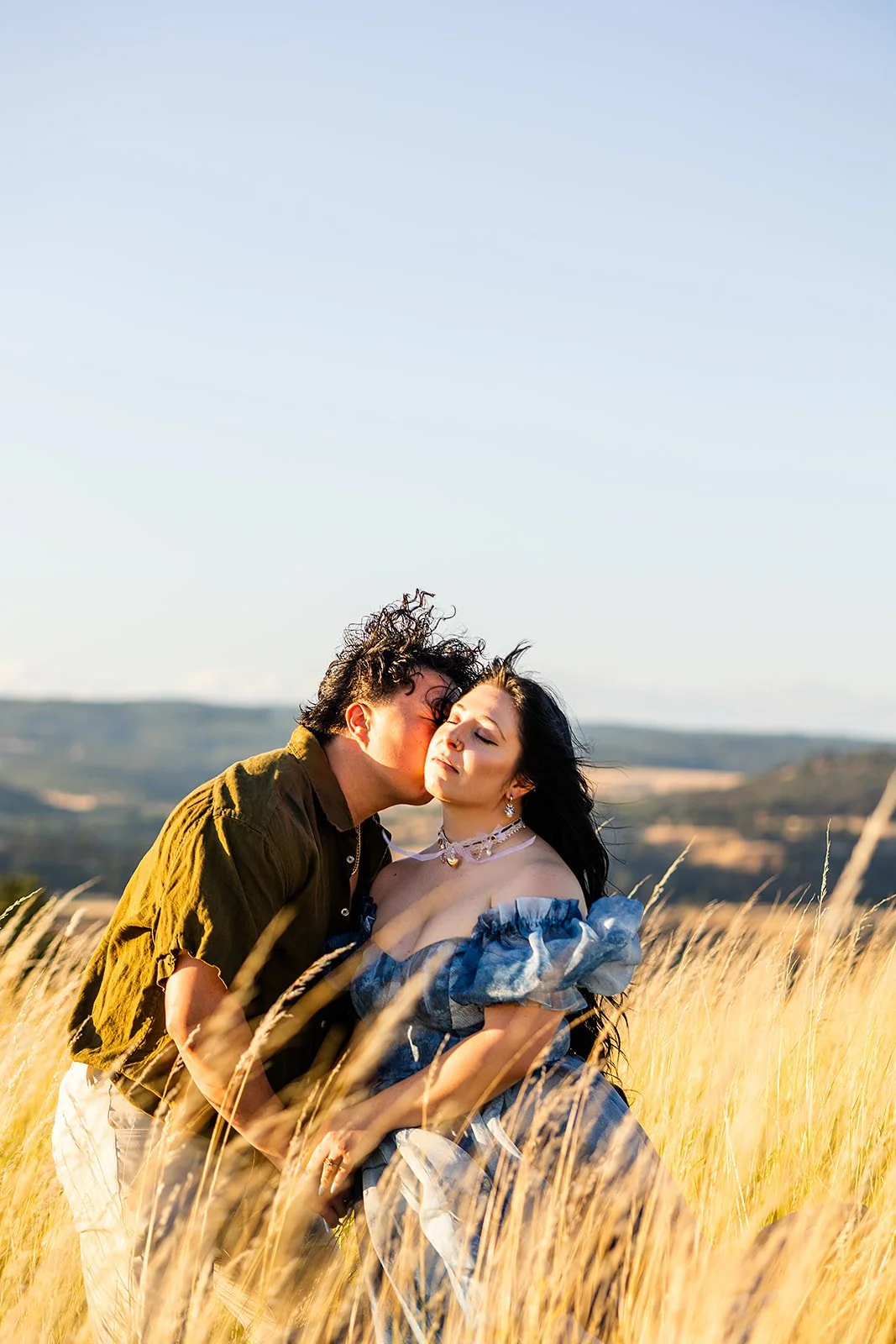 RowenaCrestEngagementSessionOregon (9).jpg