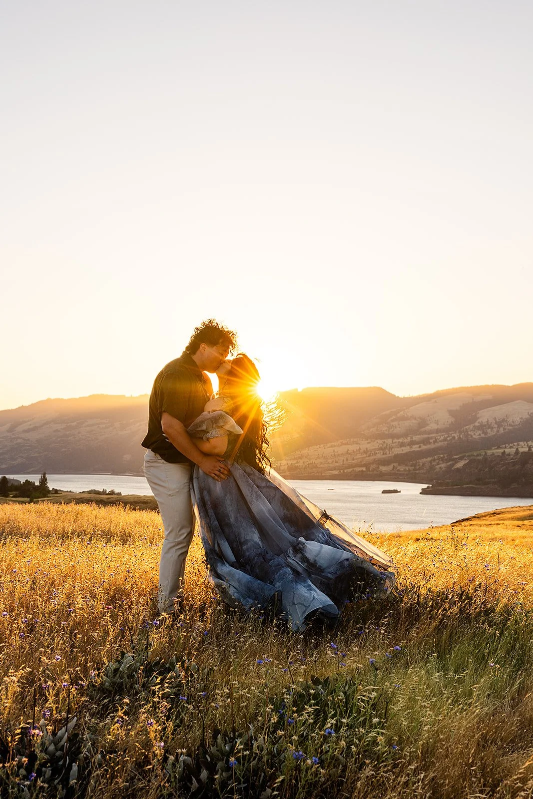 RowenaCrestEngagementSessionOregon (11).jpg
