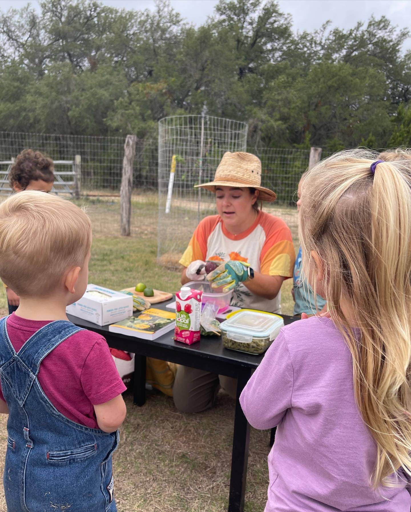  A glimpse into our Nature Class, where our older students did some wild foraging, taste-testing cactus pads (nopales) and prickly pear fruit (tunas) while learning about safe harvesting and the nutritional benefits of plants. 