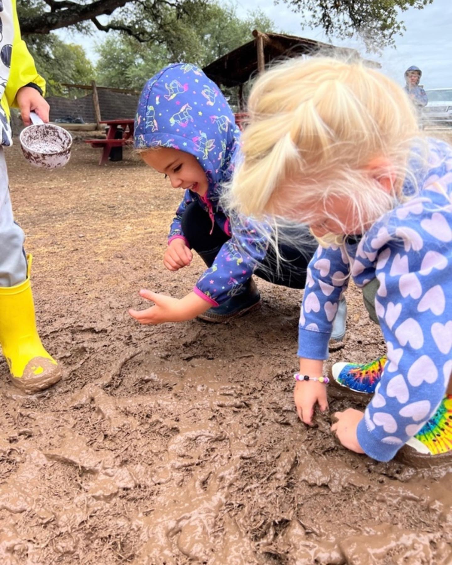  At Havenwood Nature School, we love mud days! Kids get to learn about the weather cycle, annual rainfall in Dripping Springs, and most importantly explore different textures while playing with friends! 