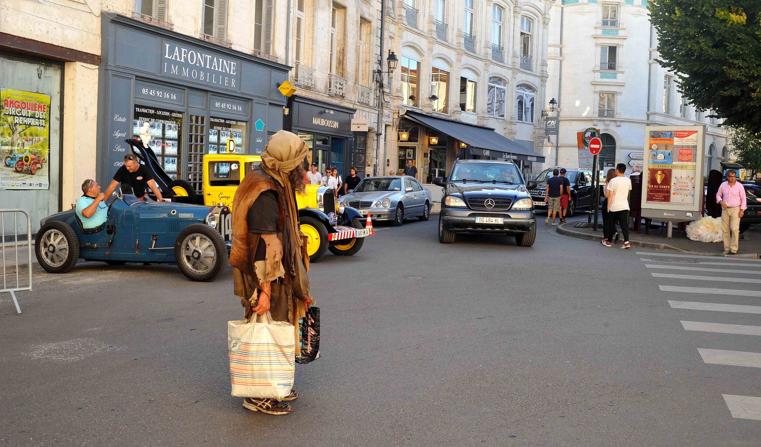 Tramp and the vintage cars, Angouleme.