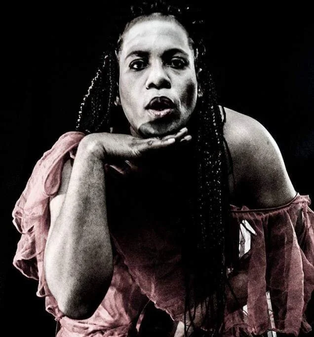 A Arte salva! Mas quem salva os artistas?