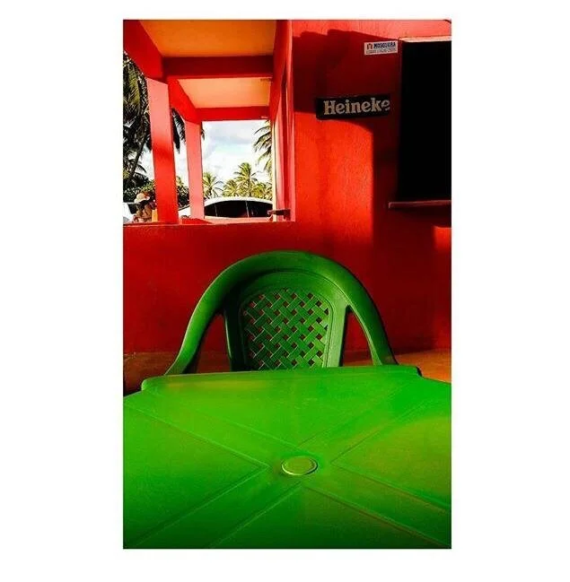 Um copo, Uma maca, Um prato